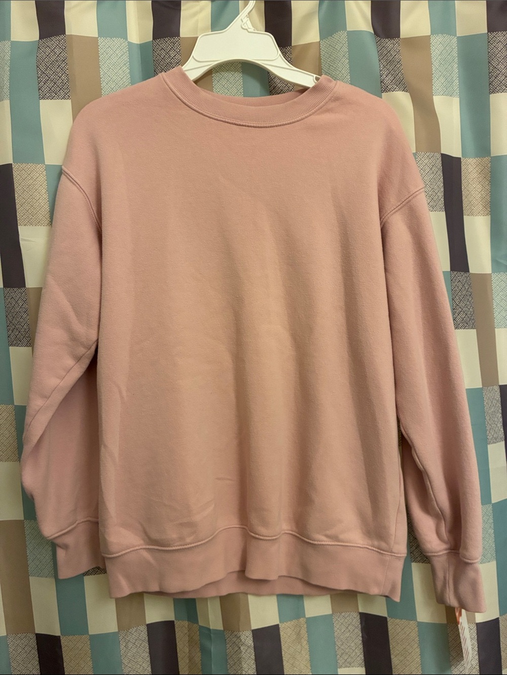 No Boundaries Women's Crewneck Sweatshirt in Dusty Pink